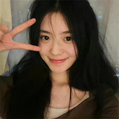 她苟活成了王者